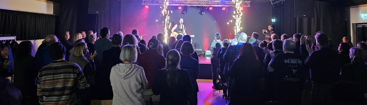 cropped audience 1280x367